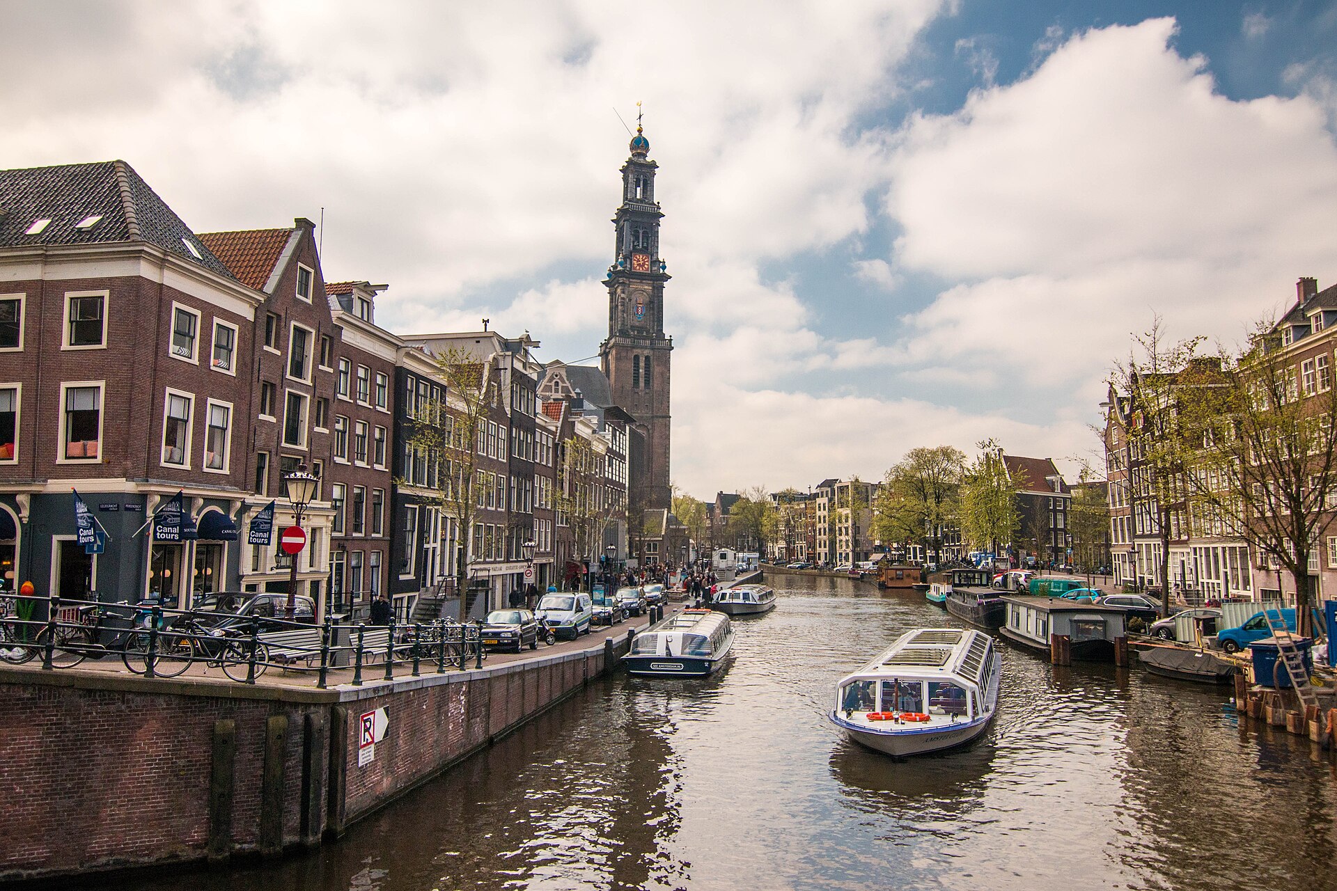 De Prinsengracht in Amsterdam met de Westertoren